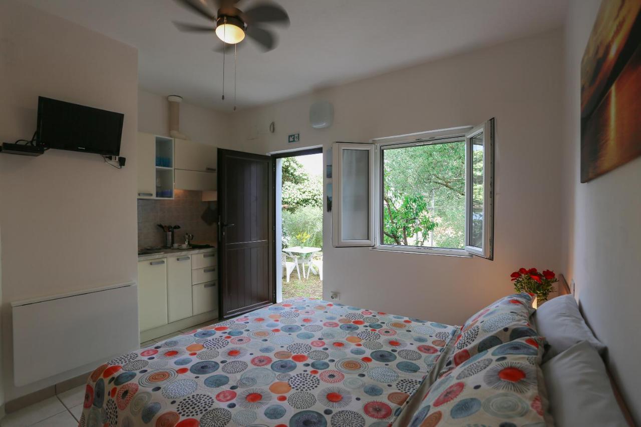 Apartments Eugenio Turizam Soline  Ngoại thất bức ảnh